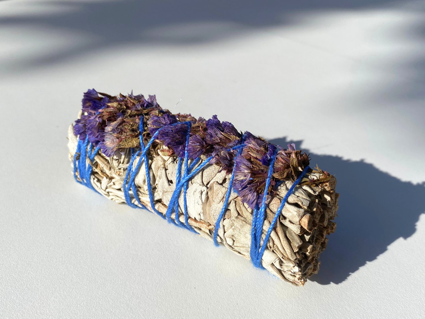 Atado de Salvia con Sinuata Azul