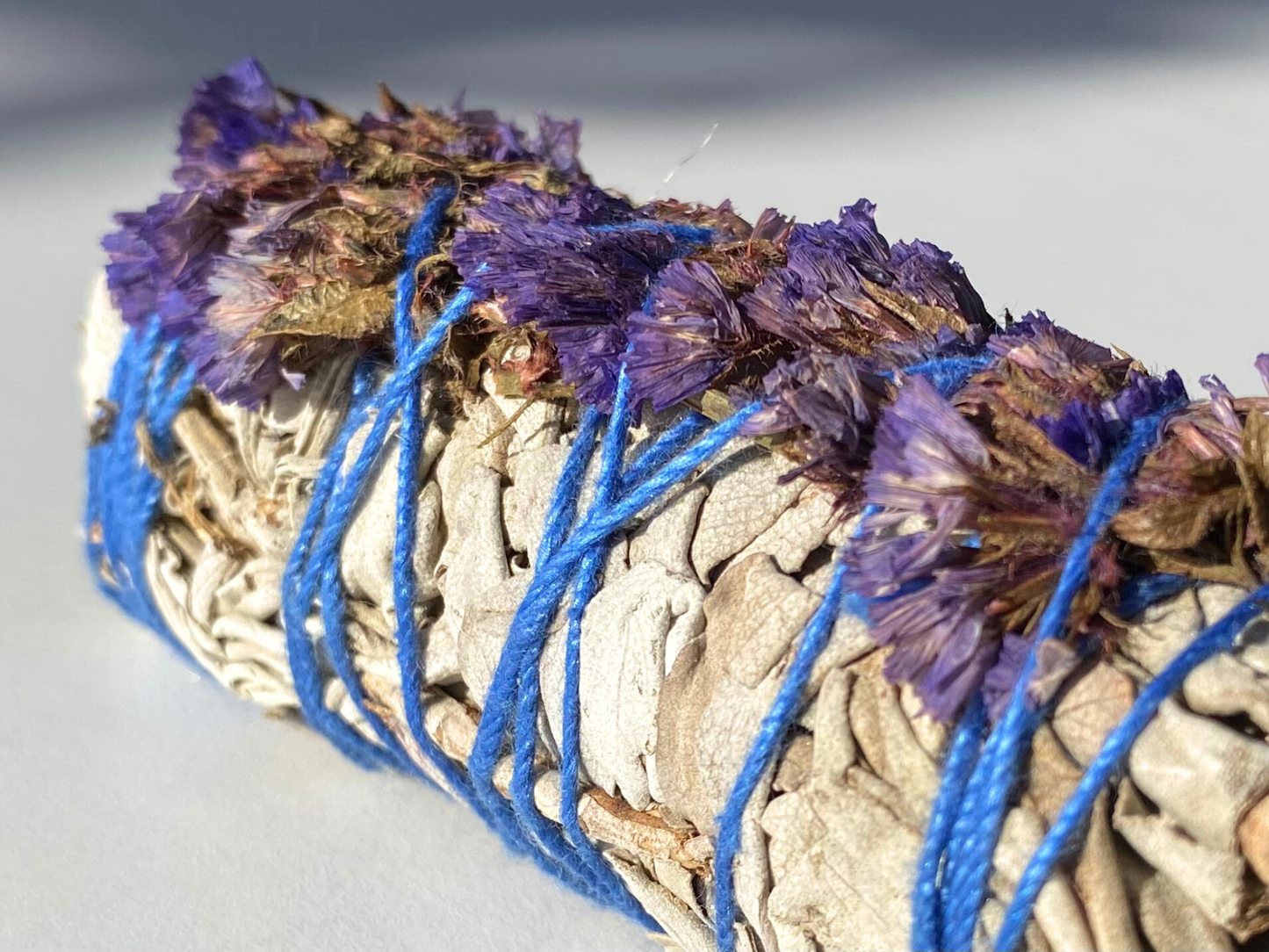 Atado de Salvia con Sinuata Azul
